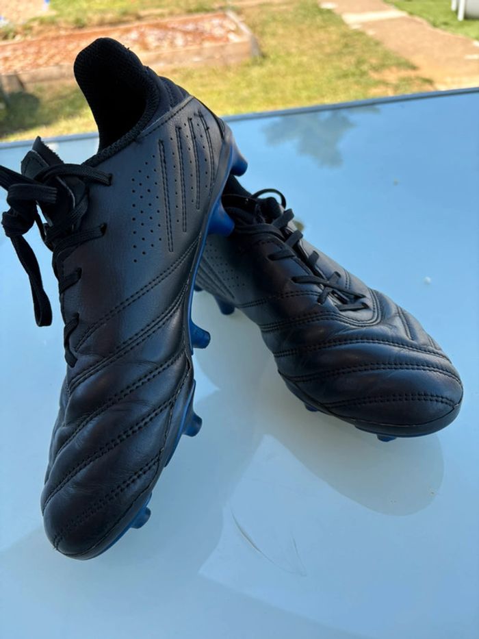 Chaussures de foot noires crampons moulés - bon etat