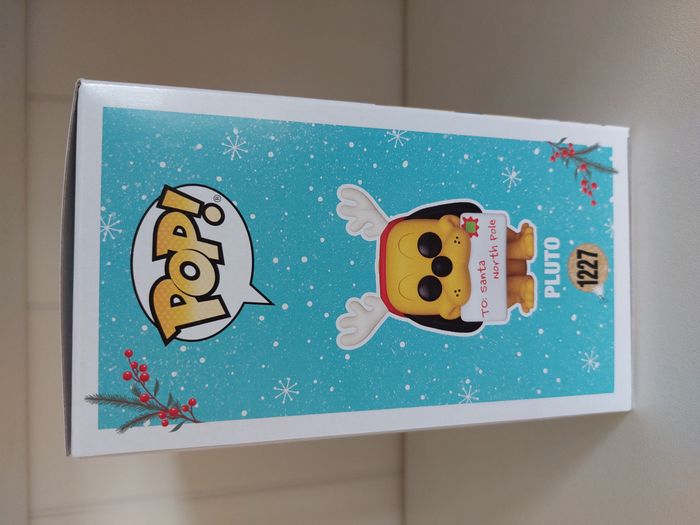 Figurine Funko Pop n°1227 Disney Pluto lettre au Père Noël - photo numéro 5