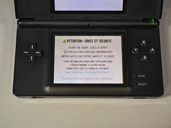 Console Nintendo DS Lite avec chargeur fonction GBA uniquement - photo numéro 3