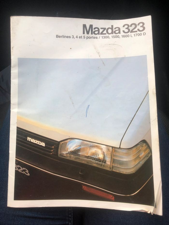 Revue Mazda 323