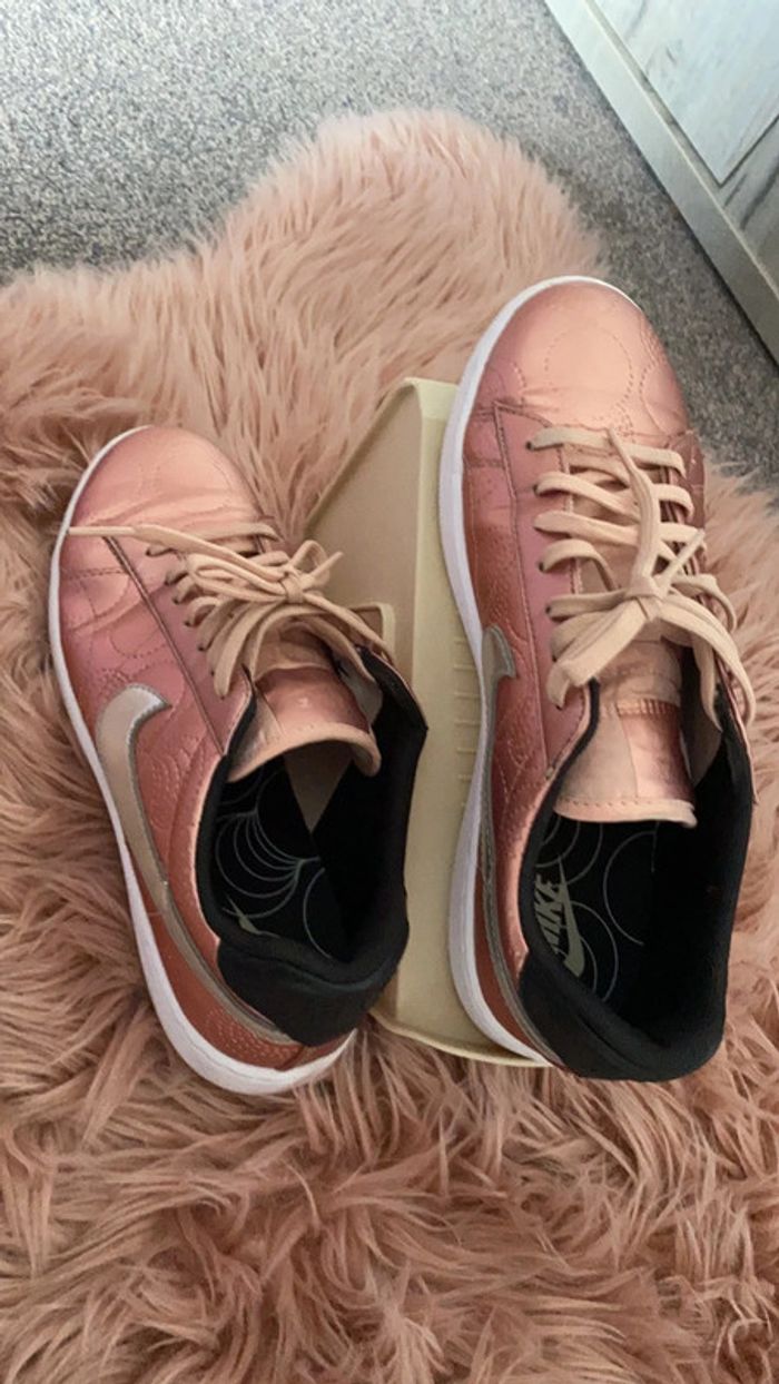 NIke Tennis Classic Metallic rose gold 🌸 Pt 40 - photo numéro 3