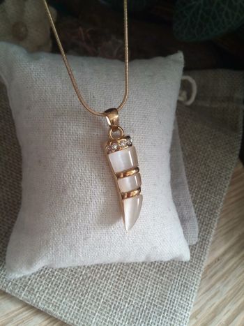 Collier pendentif en pierre de sélénite