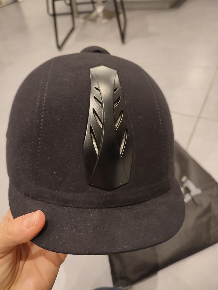 Casque d'équitation utilisé 2 fois - photo numéro 7