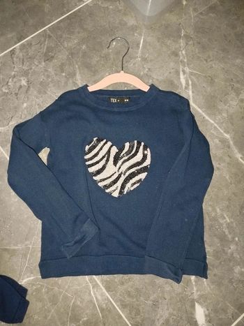 Pull fin fille 5/6 ans motif coeur paillettes zèbre