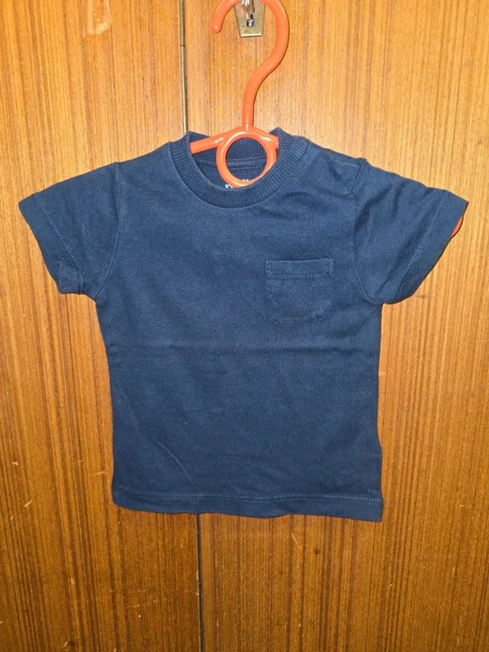 T-shirt bébé garçon uni bleu marine avec poche