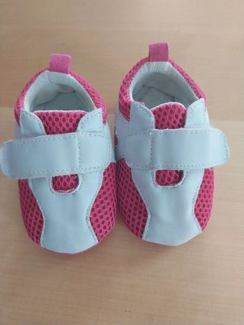 Chaussures bébé fille type baskets rose