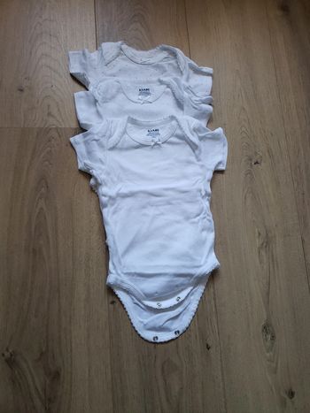 Lot de 3 bodies manches courtes  Kiabi 12 mois