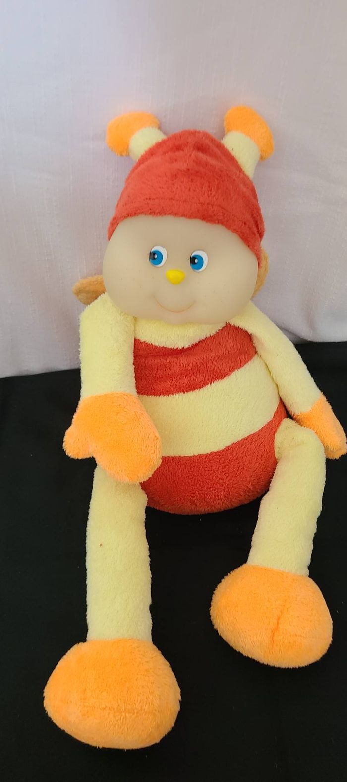 Doudou peluche abeille Luciole phosphorescent jauen orange rouge AJENA - photo numéro 3