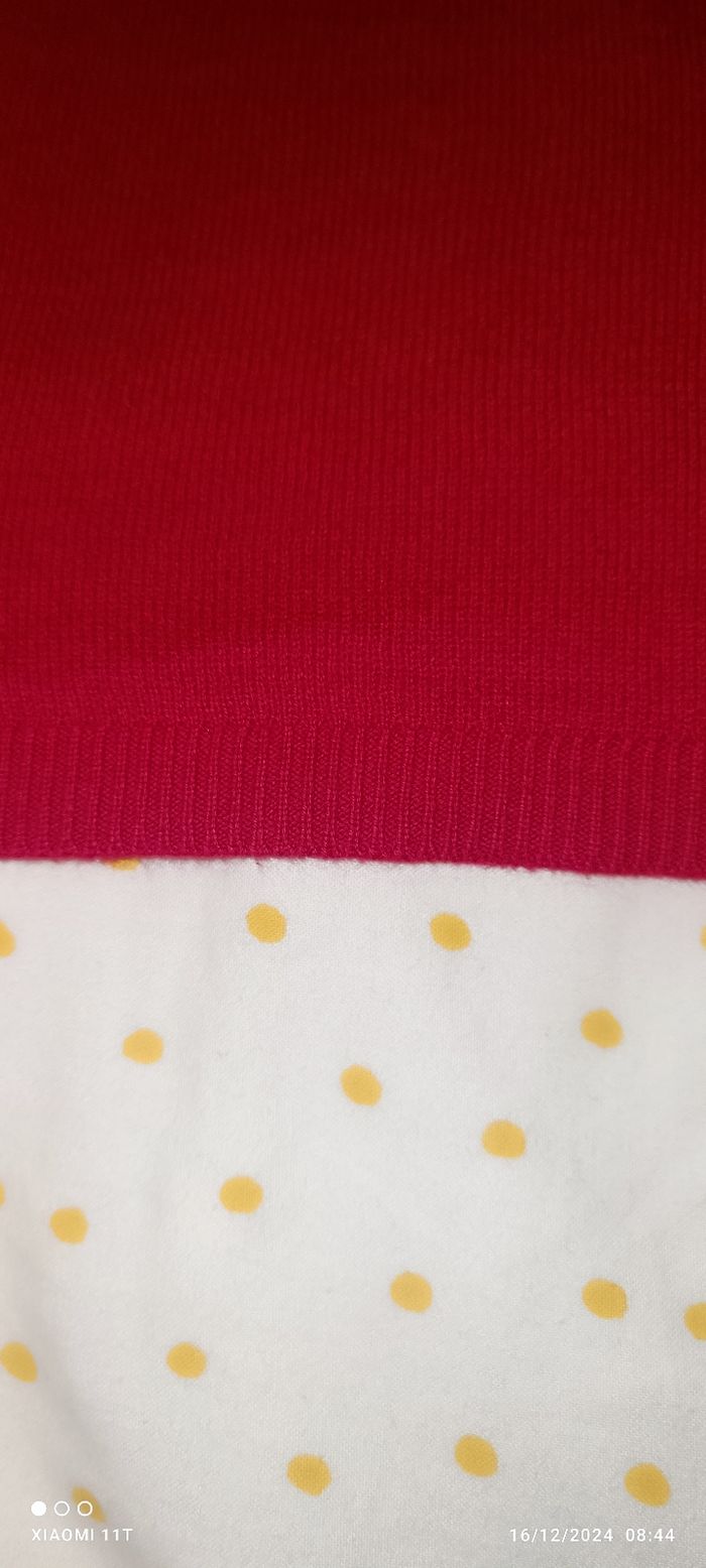 Pull noël les minions illumination 4 ans très bon état - photo numéro 6