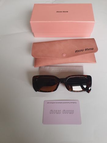 Lunettes de Soleil MIU MIU