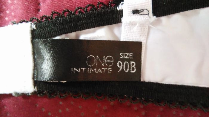 Soutien-gorge blanc et noir One Intimate - photo numéro 6
