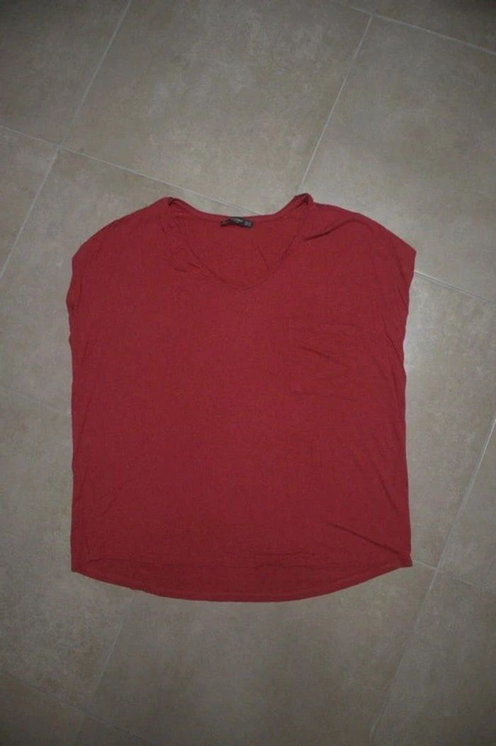 T-shirt rouge, Mango