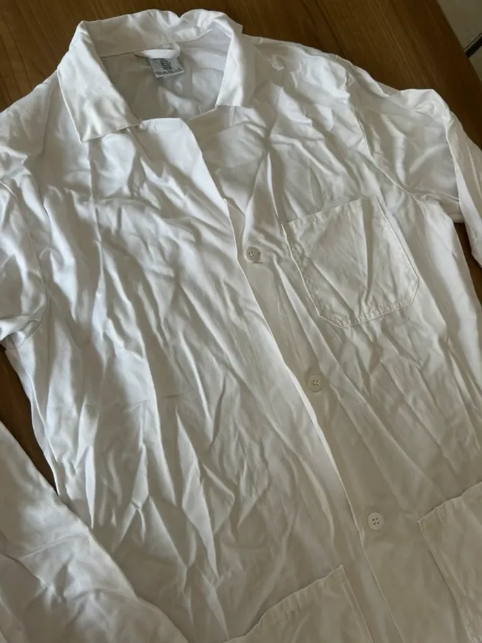 Blouse blanche avec boutons et poches - photo numéro 5