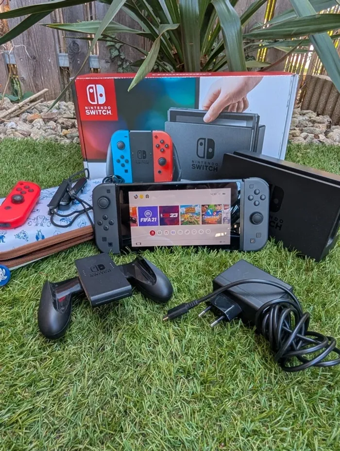 Console Nintendo Switch manettes carte SD pochette ect.. - photo numéro 10