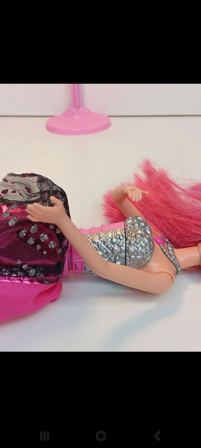 Poupée mattel barbie Rock N' Royals rose  fonctionne a piles 
Barbie chante fonctionne - photo numéro 6