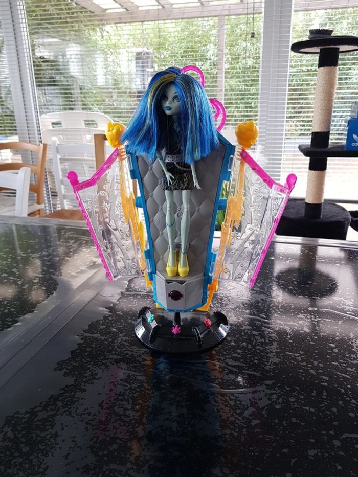 Poupée Monster high Frankie transformateur NEUF