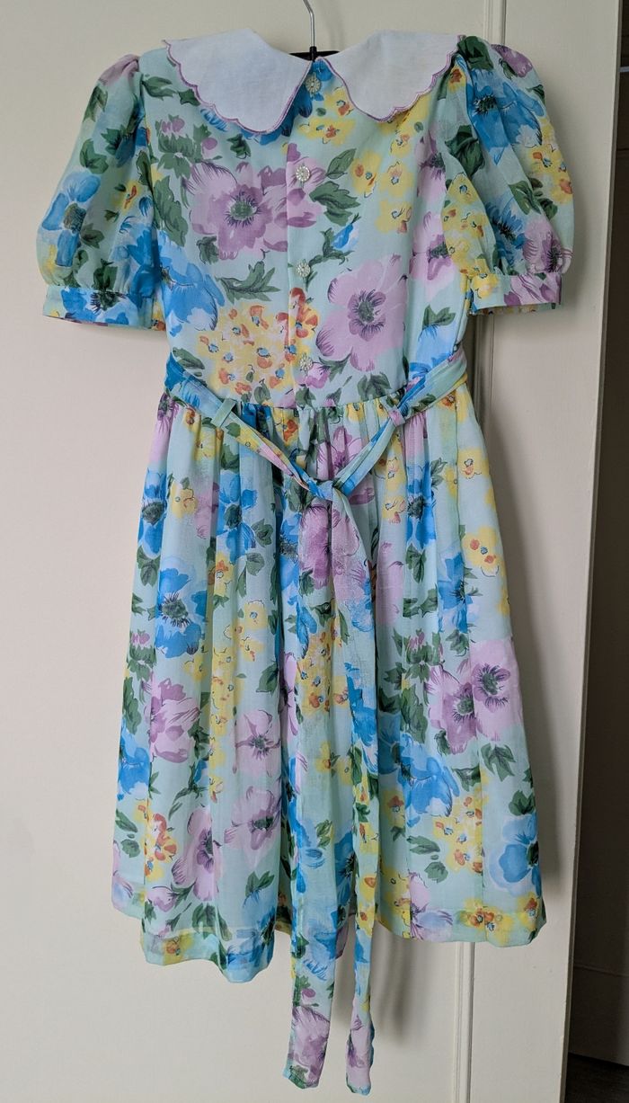 Robe fleurie habillée. Taille 7 ans (122 cm) belle qualité - photo numéro 2