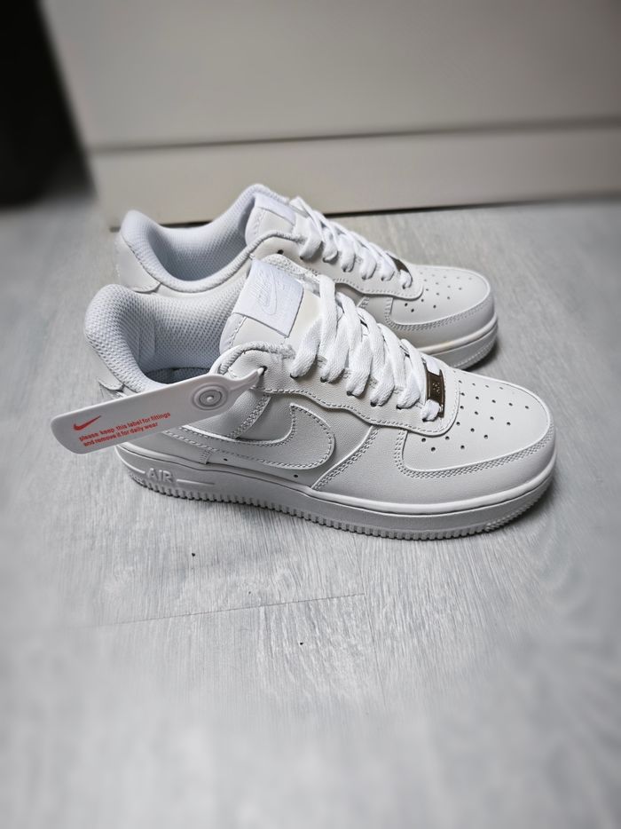 Nike Air Force 1 Blanches Taille 36 - photo numéro 3