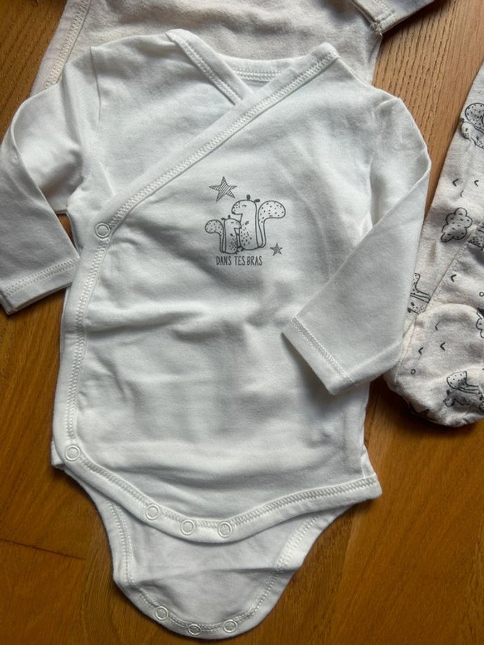 Lot bodies+pyjama bébé mixte - photo numéro 4
