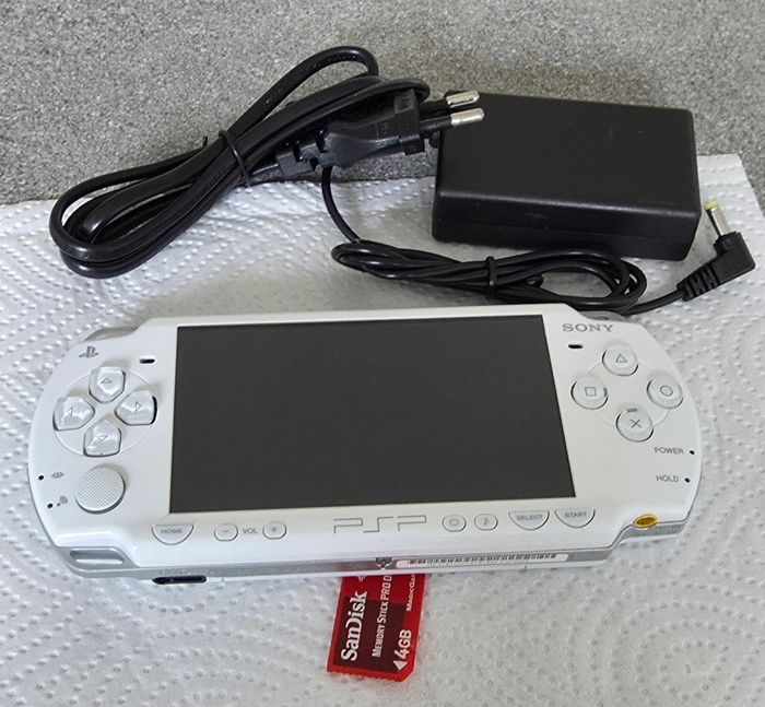 PSP 2004 white - photo numéro 3
