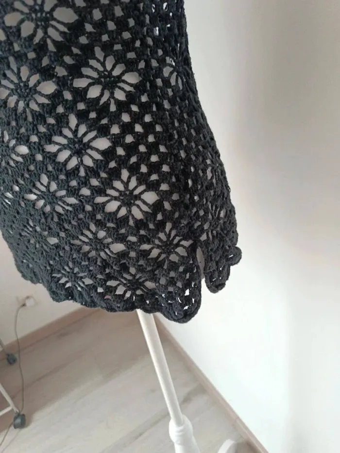 🖤 Top crochet noir ajouré – fait main style bohème – small - photo numéro 2