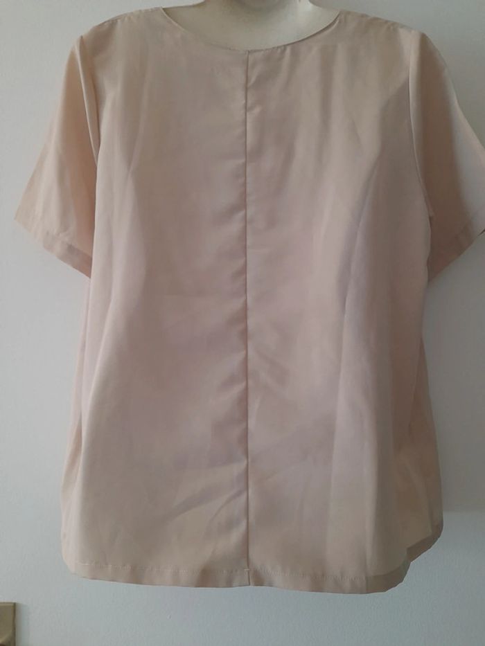 Blouse manches courtes et joli décolleté - photo numéro 4