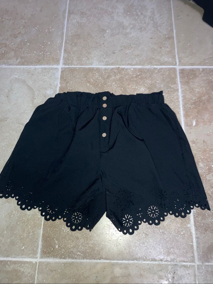 Short noir