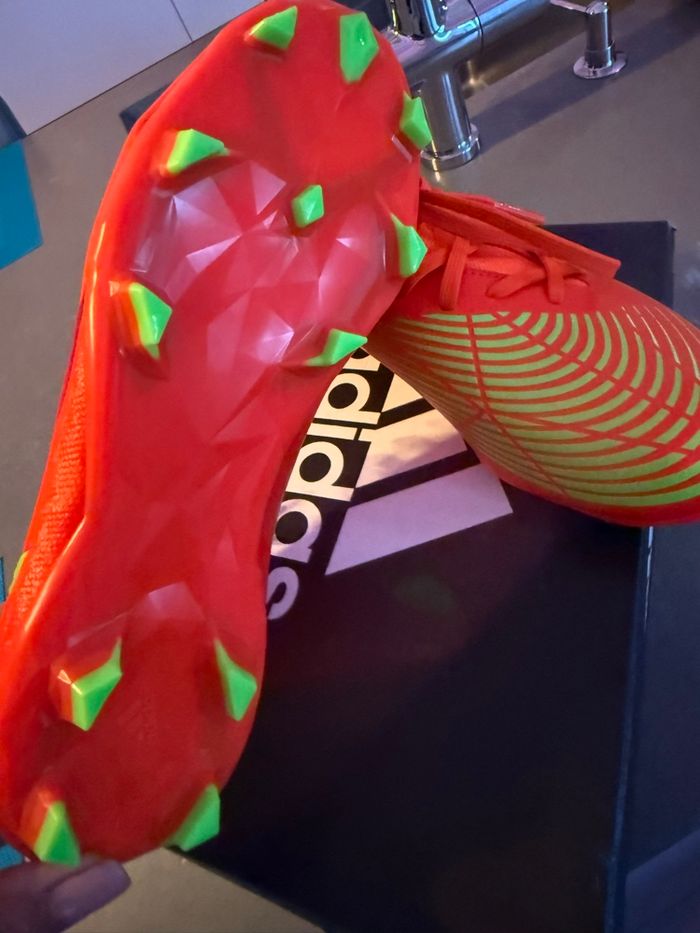 Crampons pour Foot, taille 38 Predator Adidas - photo numéro 2