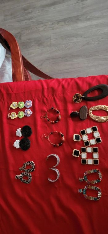 Lot de 8 boucles d'oreilles