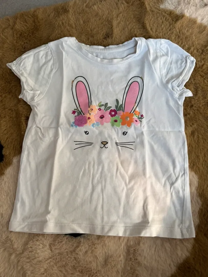 T shirt C&A 4 ans très bon état