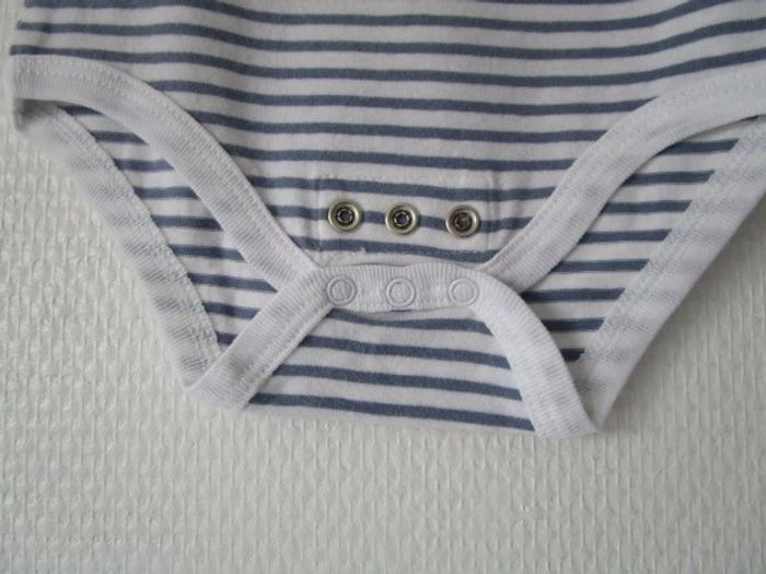 Body rayé Vertbaudet 9 mois NEUF - photo numéro 5
