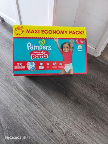 1 carton Pampers  Taille 5 