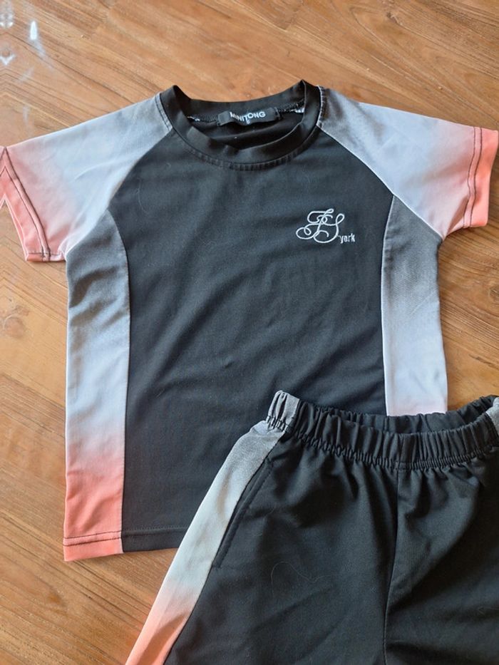 Ensemble short tee shirt taille 5 ans - photo numéro 2