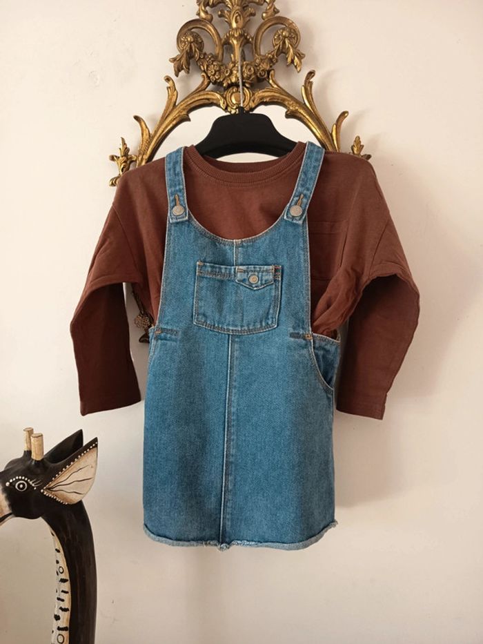 Ensemble tee-shirt et robe jeans