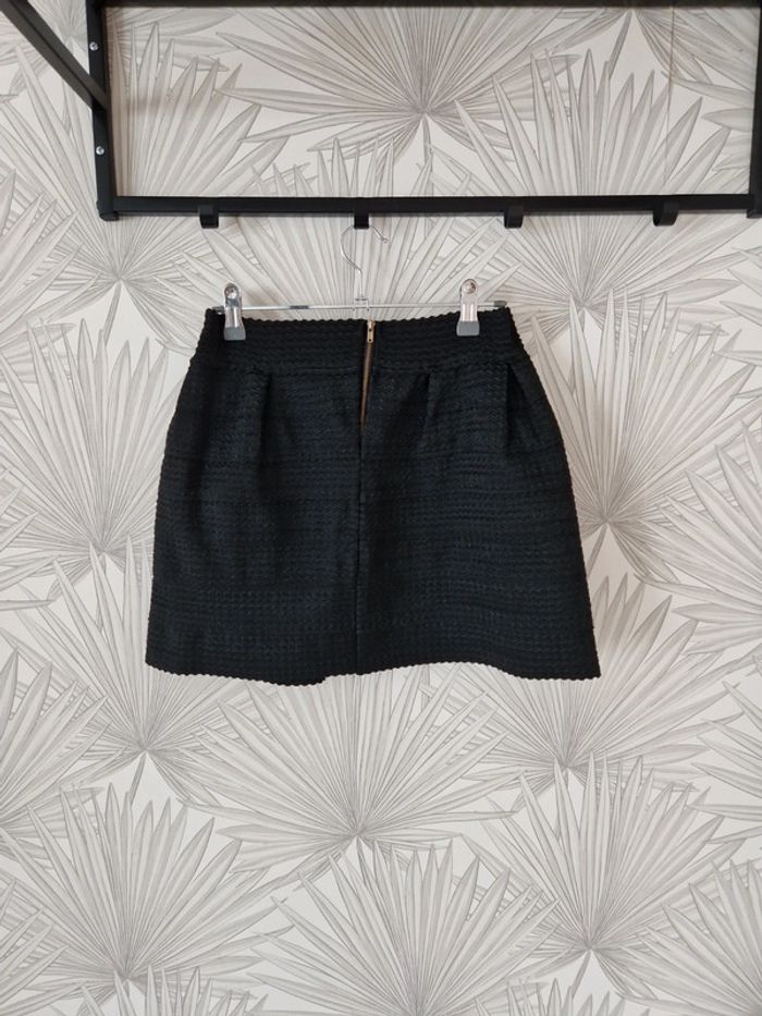 Jolie jupe chic noire taille 36 - photo numéro 2