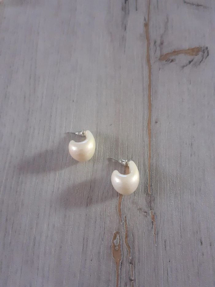 Boucles d'oreilles gouttes d'eau blanc cassée