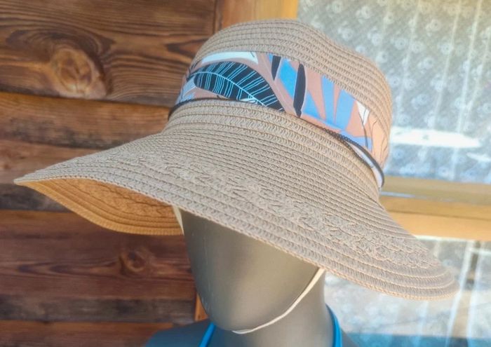 Chapeau neuf et ajustable