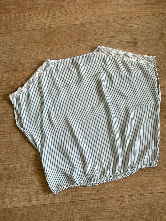 Blouse blanche et bleue avec dentelle Vero Moda taille S jamais portée - photo numéro 12