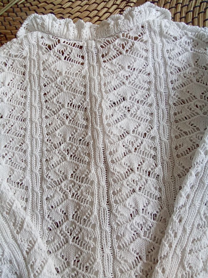 Joli gilet blanc en coton ajouré Kiabi taille 24 mois - photo numéro 7