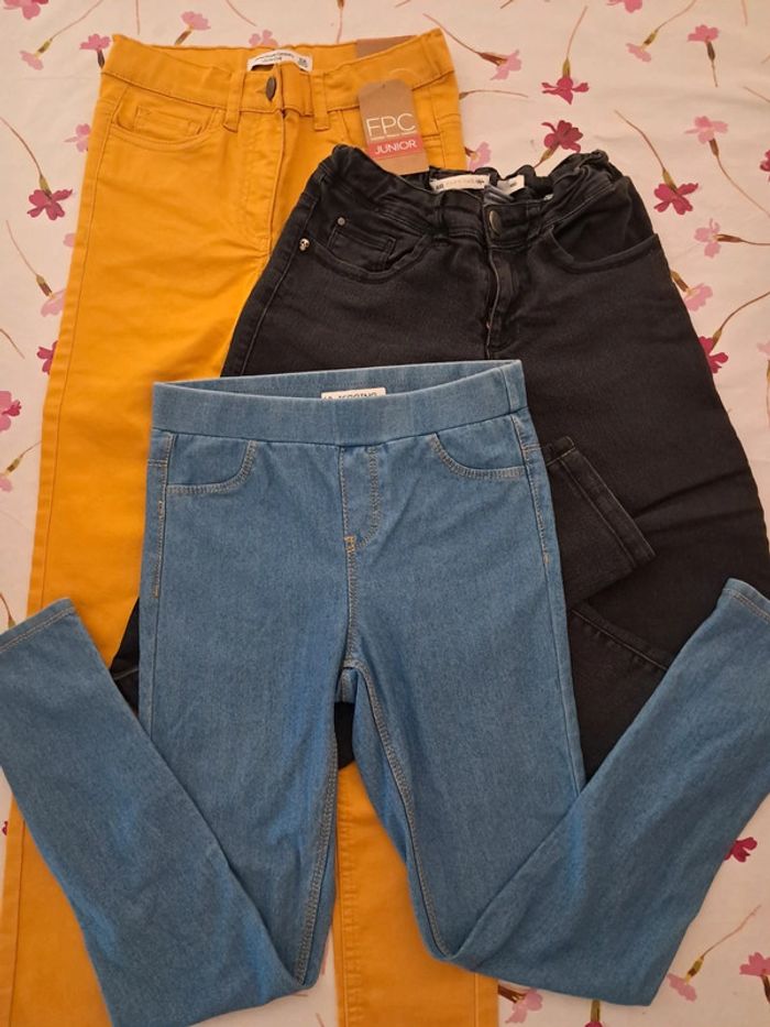 Lot 3 beaux pantalons jegging / jeans reglables dont 1 neuf 🏷 et 2 TBE - 10A - FPC, kiabi, Ikks