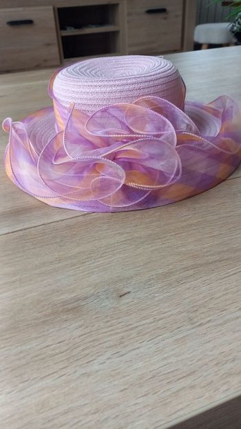 Chapeau cérémonie ou d'été. 