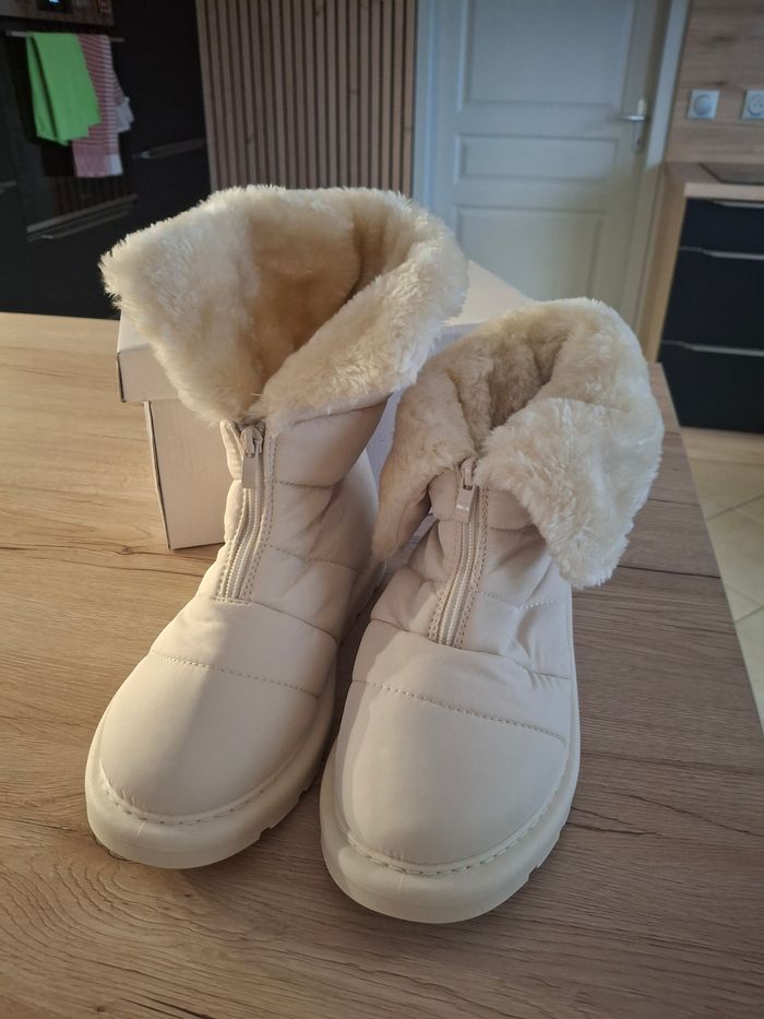 Bottines fourrées écru 38 neuves