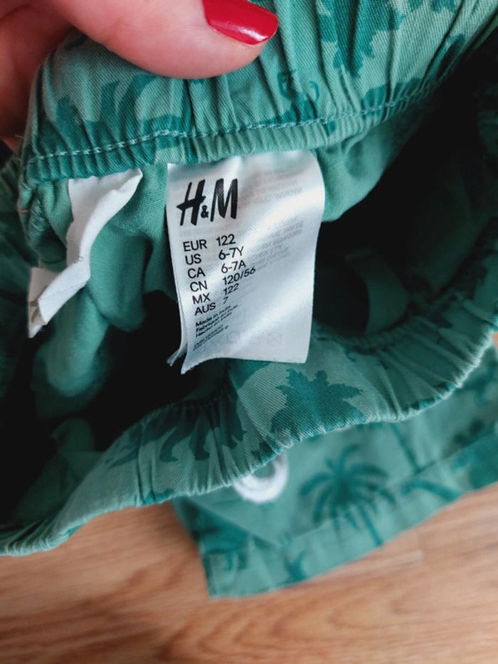 Shorts H&M taille 122. - photo numéro 4