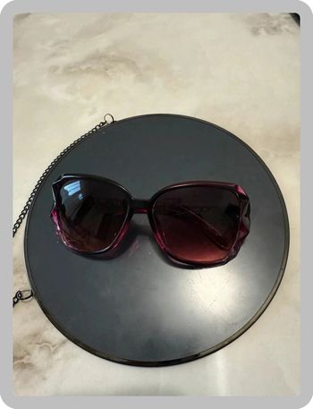 Lunette de soleil à verres roses