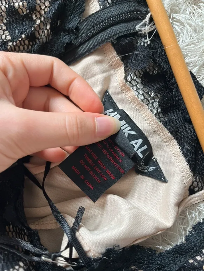 Robe dentelle nude noire neuve avec étiquette 34 - photo numéro 4