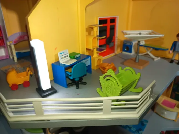 Lot maison Playmobil 9266 sur 3 étages + jardin - photo numéro 13