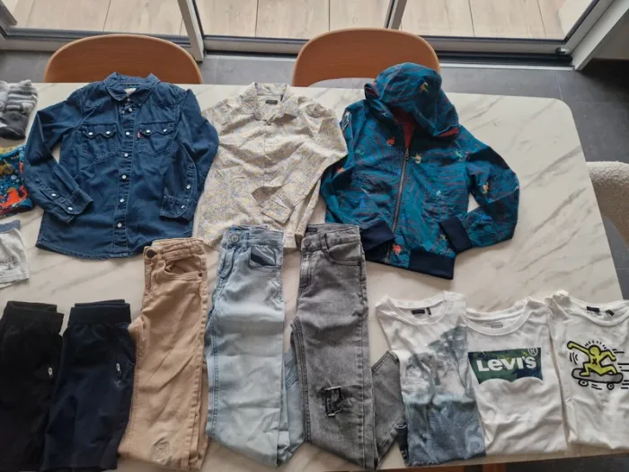 Lot 26 vêtements printemps/ été ikks/levis/petit bateau 8 ans - photo numéro 3
