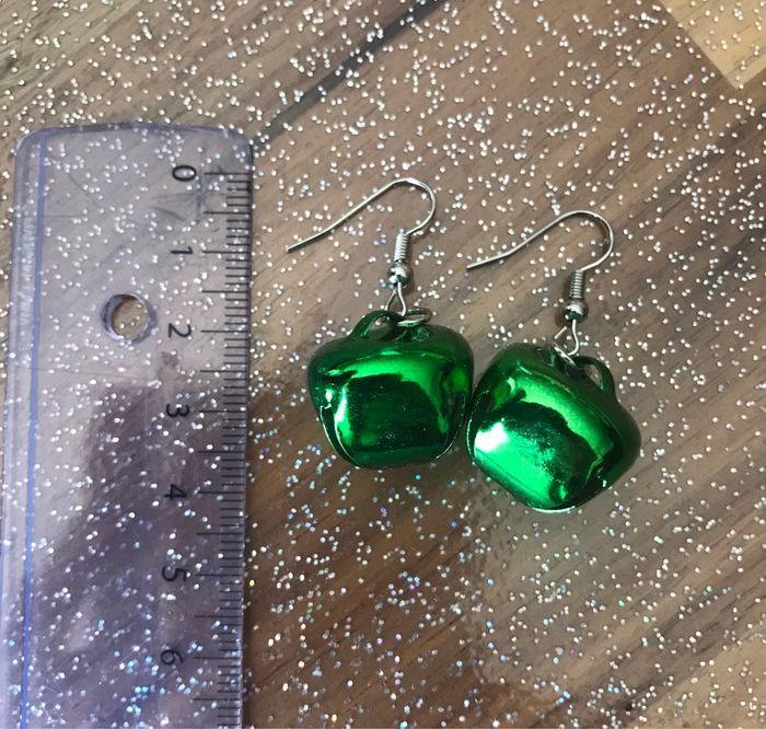 Boucles d’oreilles grelots verts - photo numéro 2