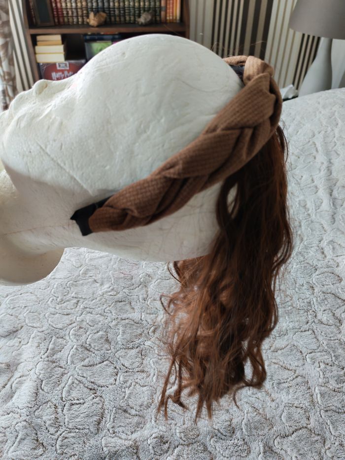 Serre tête avec demi perruque chatain ondulé synthétique - photo numéro 9