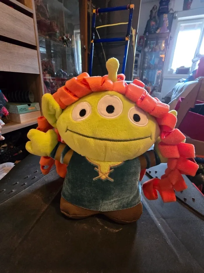 Peluche merida alien disney